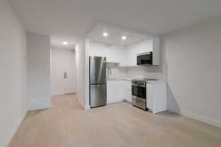 1975 de Maisonneuve - Photo 1 of 1