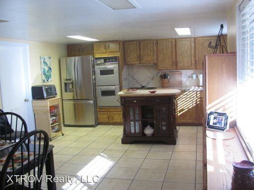 715 S Cedar St - Photo 2 of 22