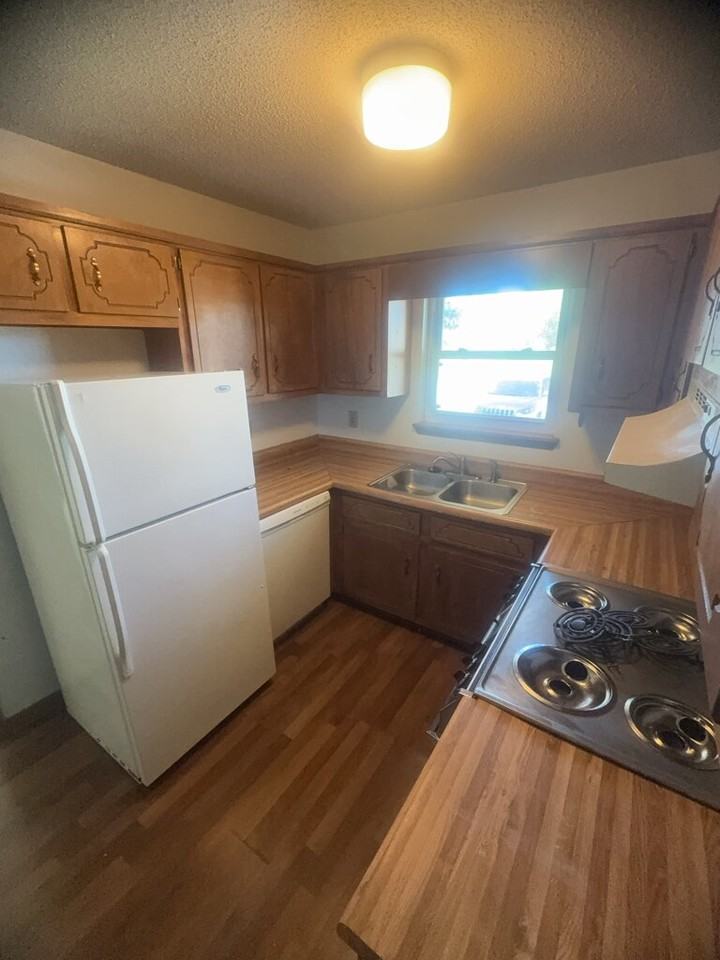 106B Pete Jones Dr - Photo 3 of 9