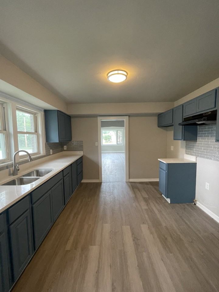 233 E 35th Ave - Photo 2 of 16