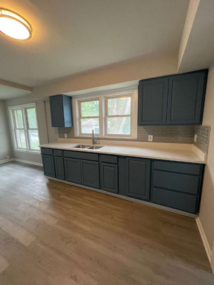 233 E 35th Ave - Photo 3 of 16