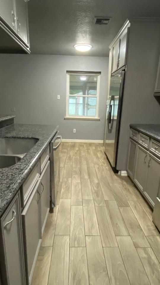 11910 Hunkler Dr - Photo 3 of 15