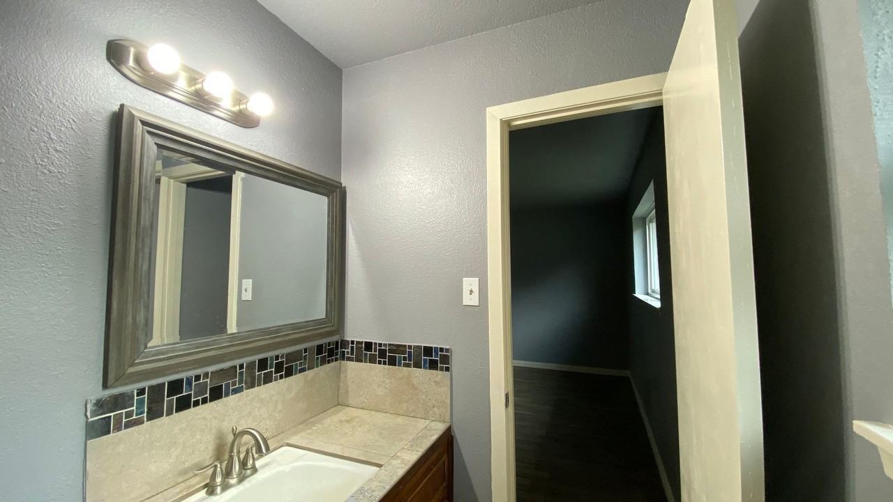 11910 Hunkler Dr - Photo 5 of 15