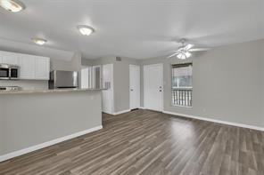 1910 Willowbend St #22 - Photo 4 of 12