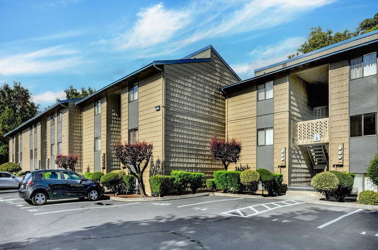 15130 65th Avenue South - Photo 4 of 26