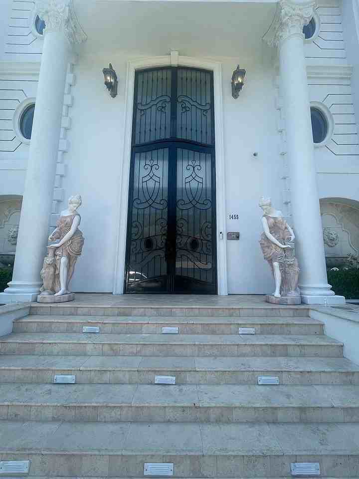 1455 Robmar Dr - Photo 3 of 50