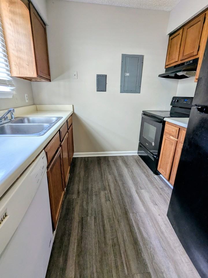 124 Elizabeths Ct - Photo 3 of 7