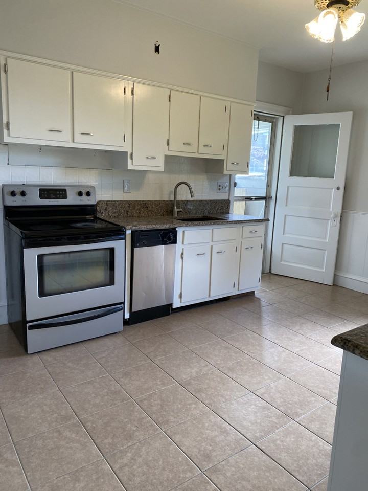 1004 Stirling St #1stFL - Photo 2 of 9