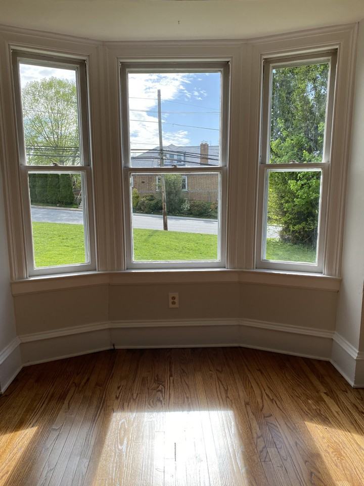 1004 Stirling St #1stFL - Photo 5 of 9