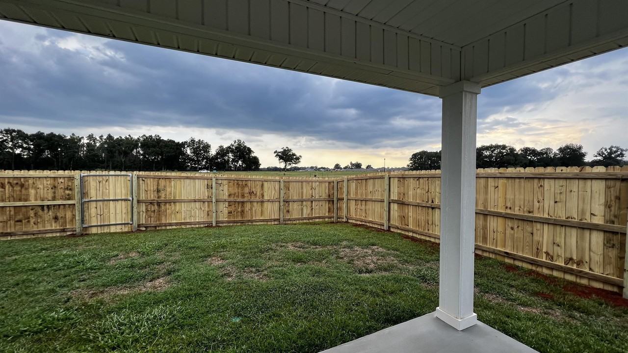 17128 Muse St - Photo 4 of 32