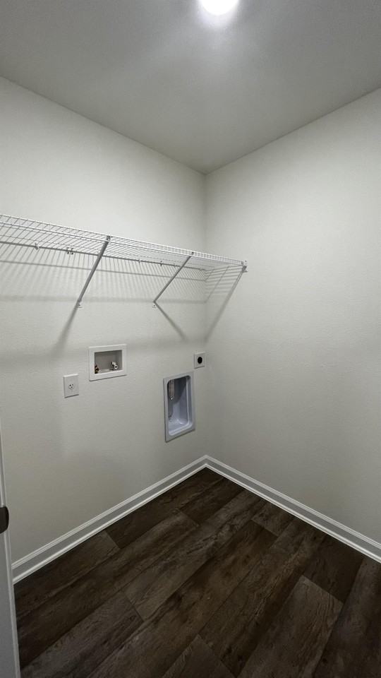 17128 Muse St - Photo 6 of 32