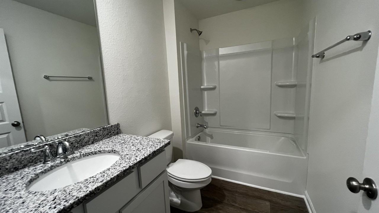 17128 Muse St - Photo 3 of 32