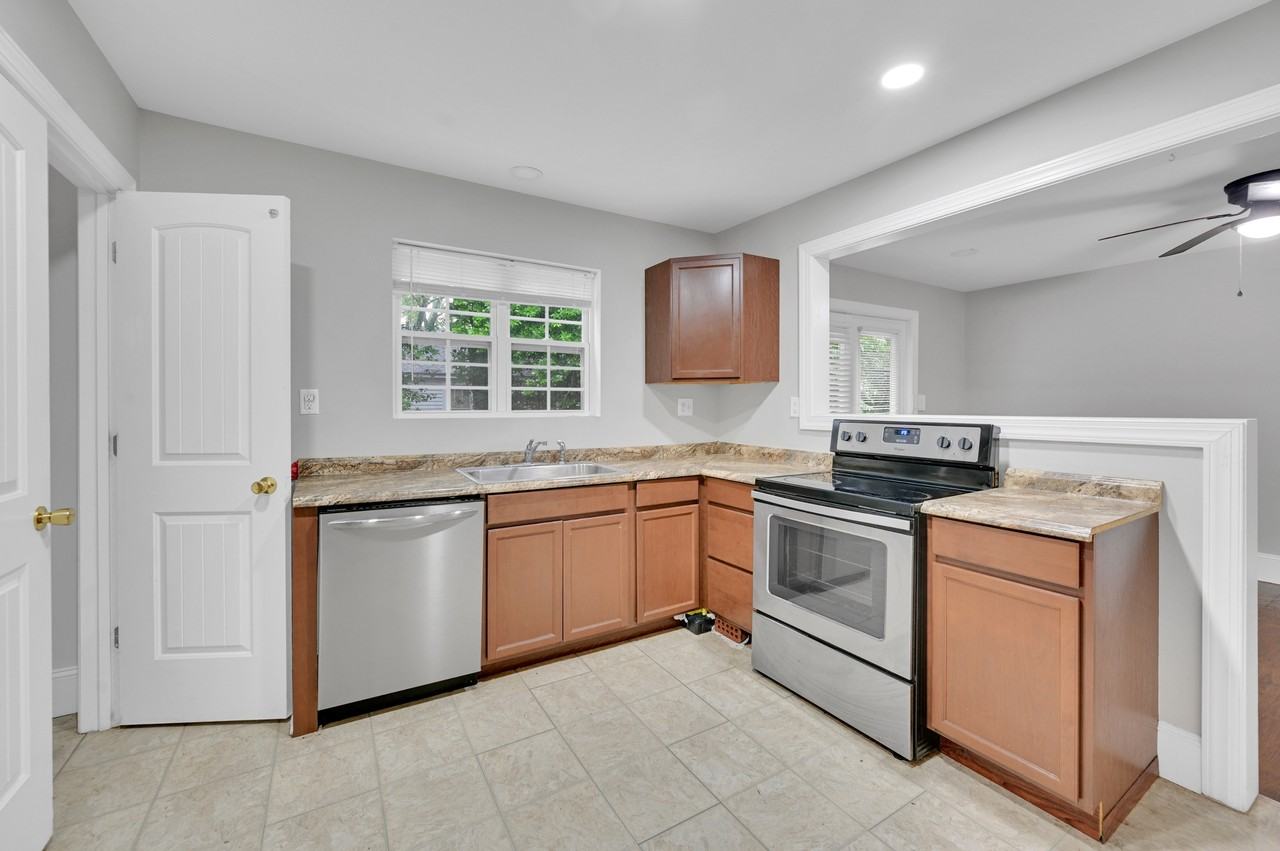 205 E 13th St #A - Photo 5 of 50