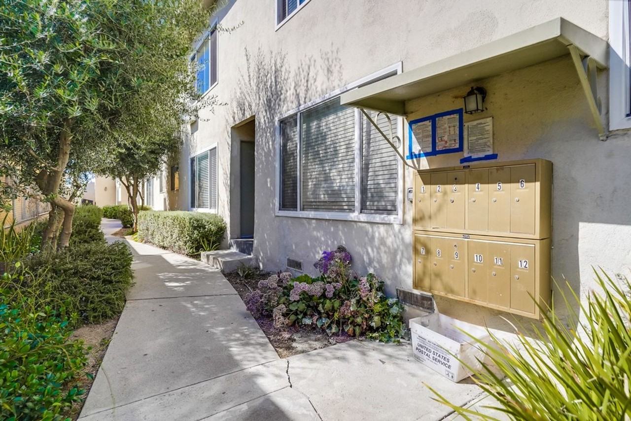 Gated, Mid‑Century Multi‑Family Property near Metro Access and Victoria Park - Photo 4 of 7