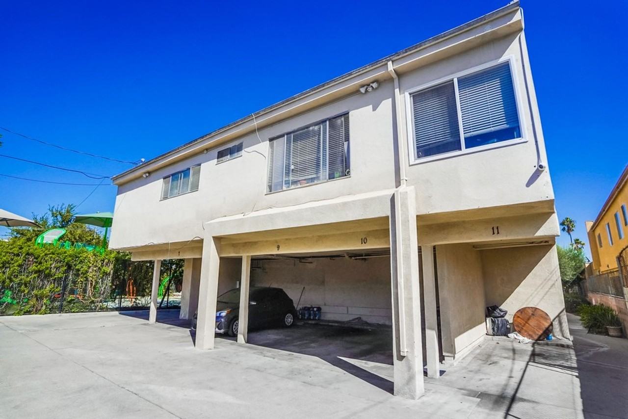 Gated, Mid‑Century Multi‑Family Property near Metro Access and Victoria Park - Photo 6 of 7