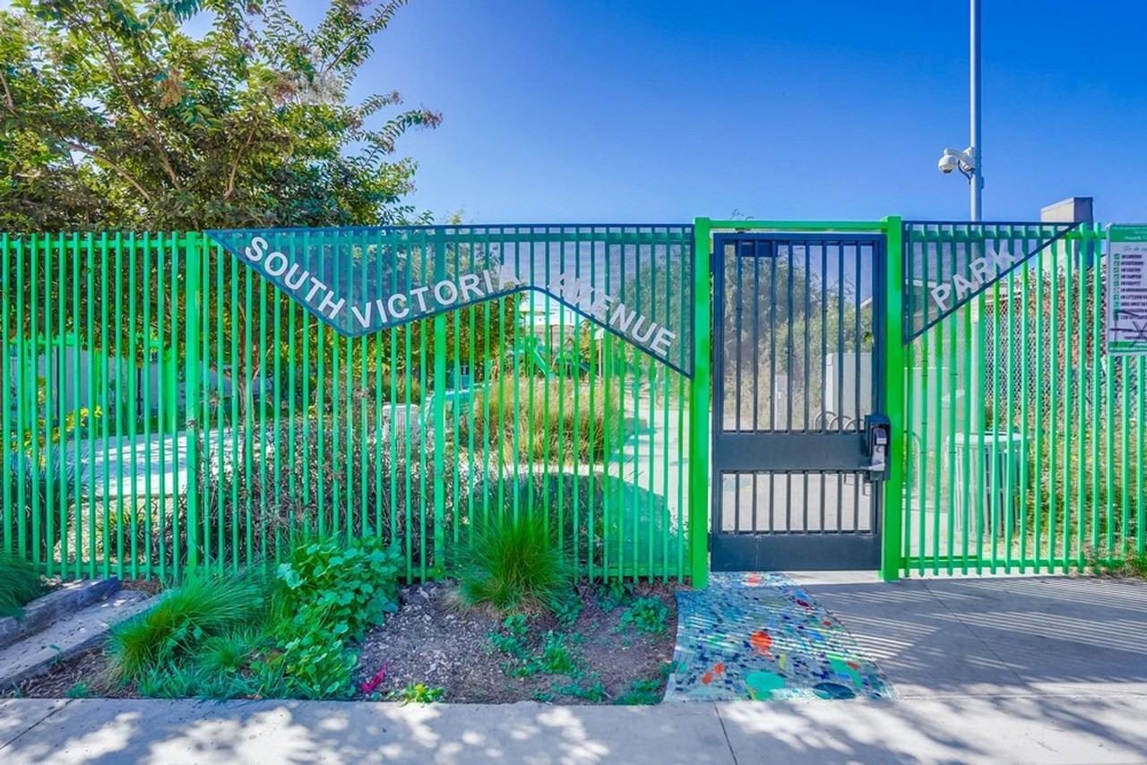 Gated, Mid‑Century Multi‑Family Property near Metro Access and Victoria Park - Photo 7 of 7