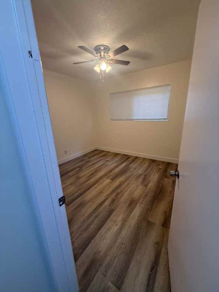 LB1856 - Photo 3 of 17