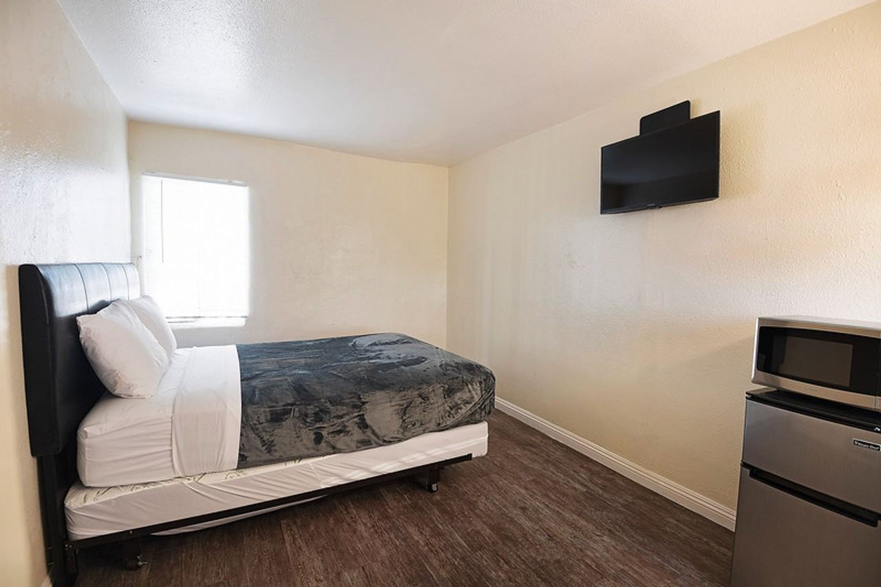 Haye's House - Photo 2 of 13