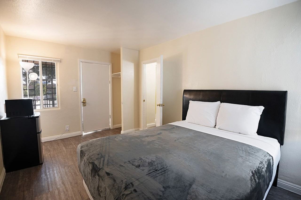 Haye's House - Photo 3 of 13