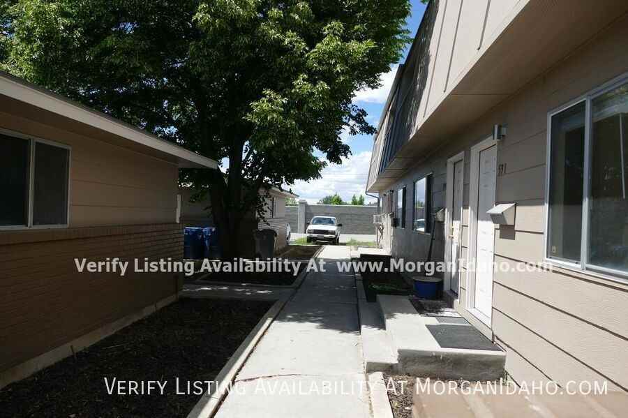 593 S White Cloud Dr - Photo 2 of 13