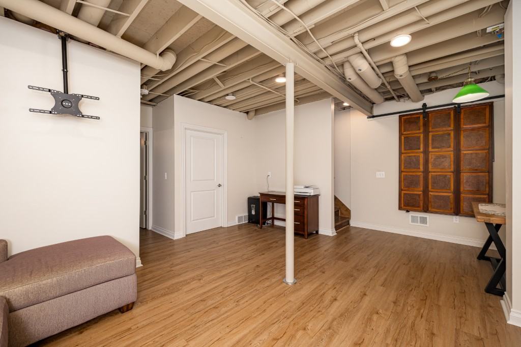 407 W Bennett St #NA - Photo 2 of 48