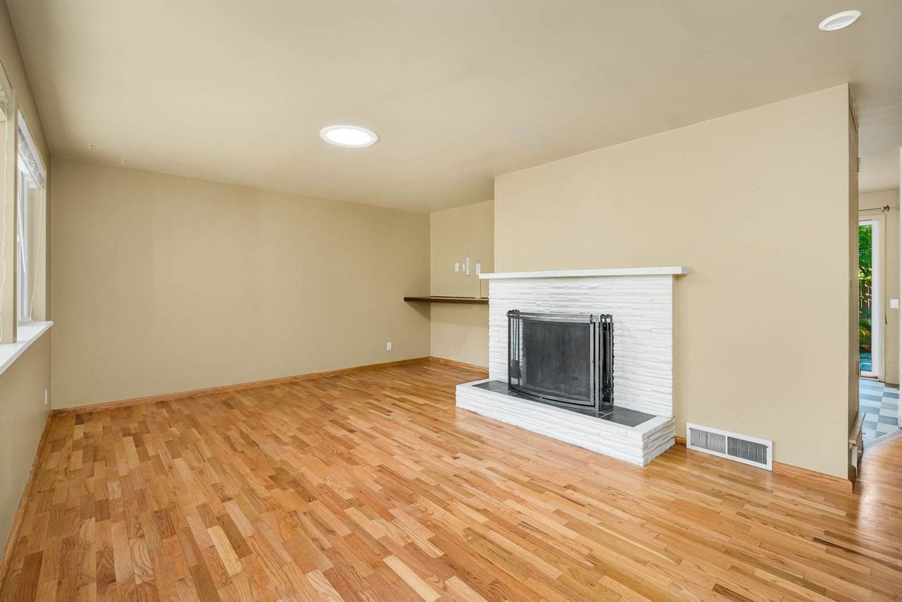 19337 61st Ave Ne - Photo 2 of 18