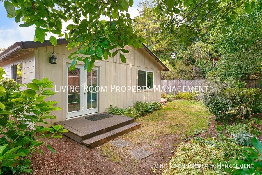 4816 Se 36th Ave - Photo 2 of 16