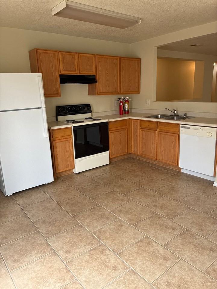 6136 Rose Park Ave Nw - Photo 4 of 18
