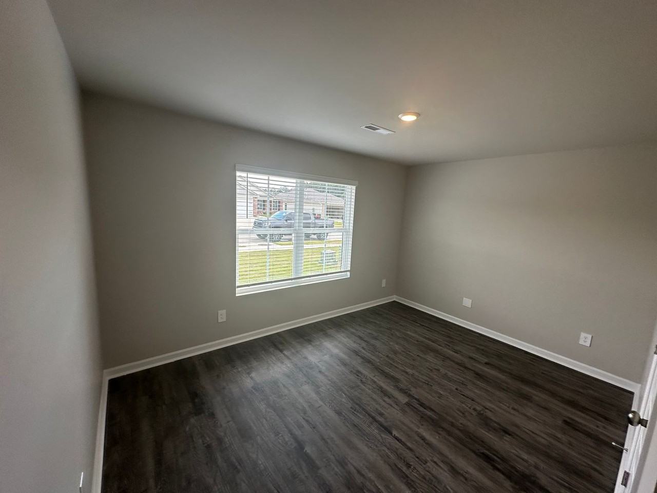 1621 Dryden St Se - Photo 5 of 28