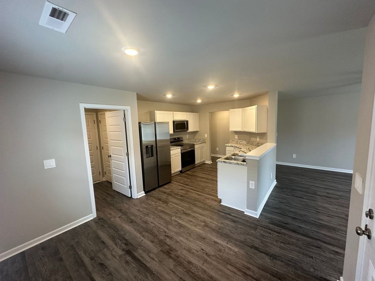 1621 Dryden St Se - Photo 7 of 28