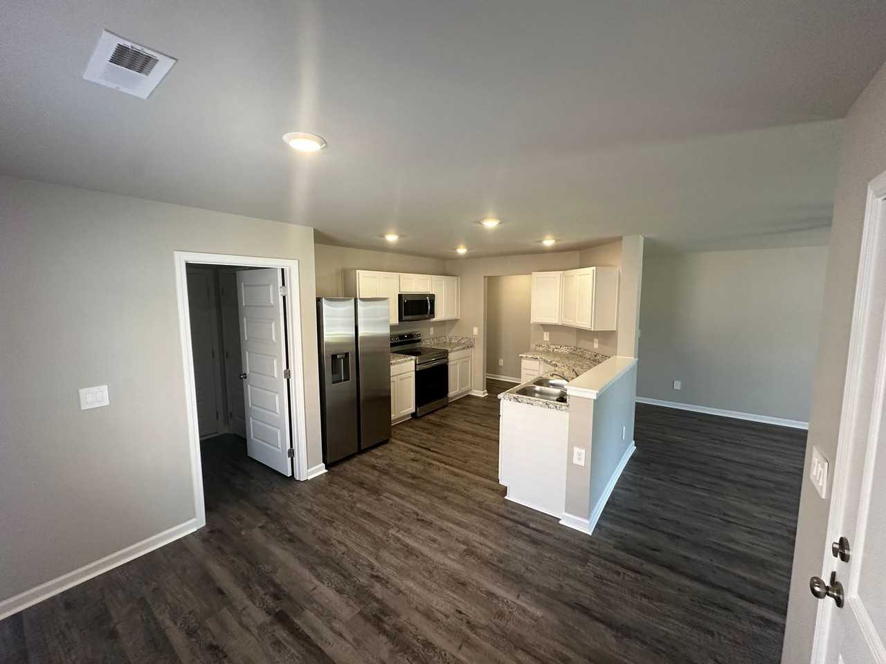 1621 Dryden St Se - Photo 6 of 28