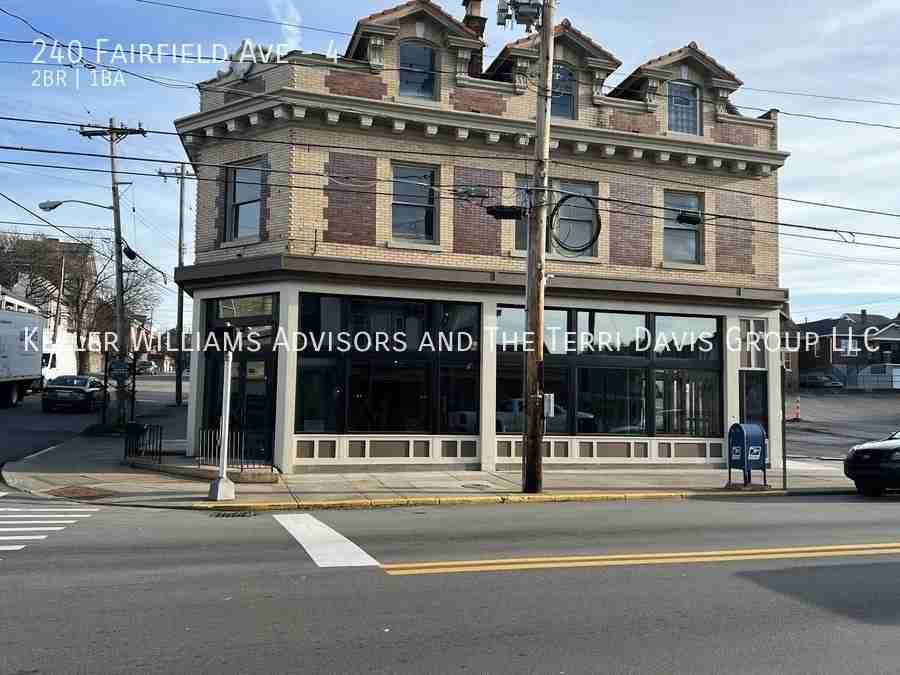 240 Fairfield Ave #4