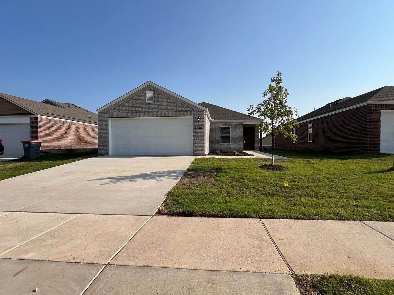 5381 Keystone Ave - Photo 4 of 21