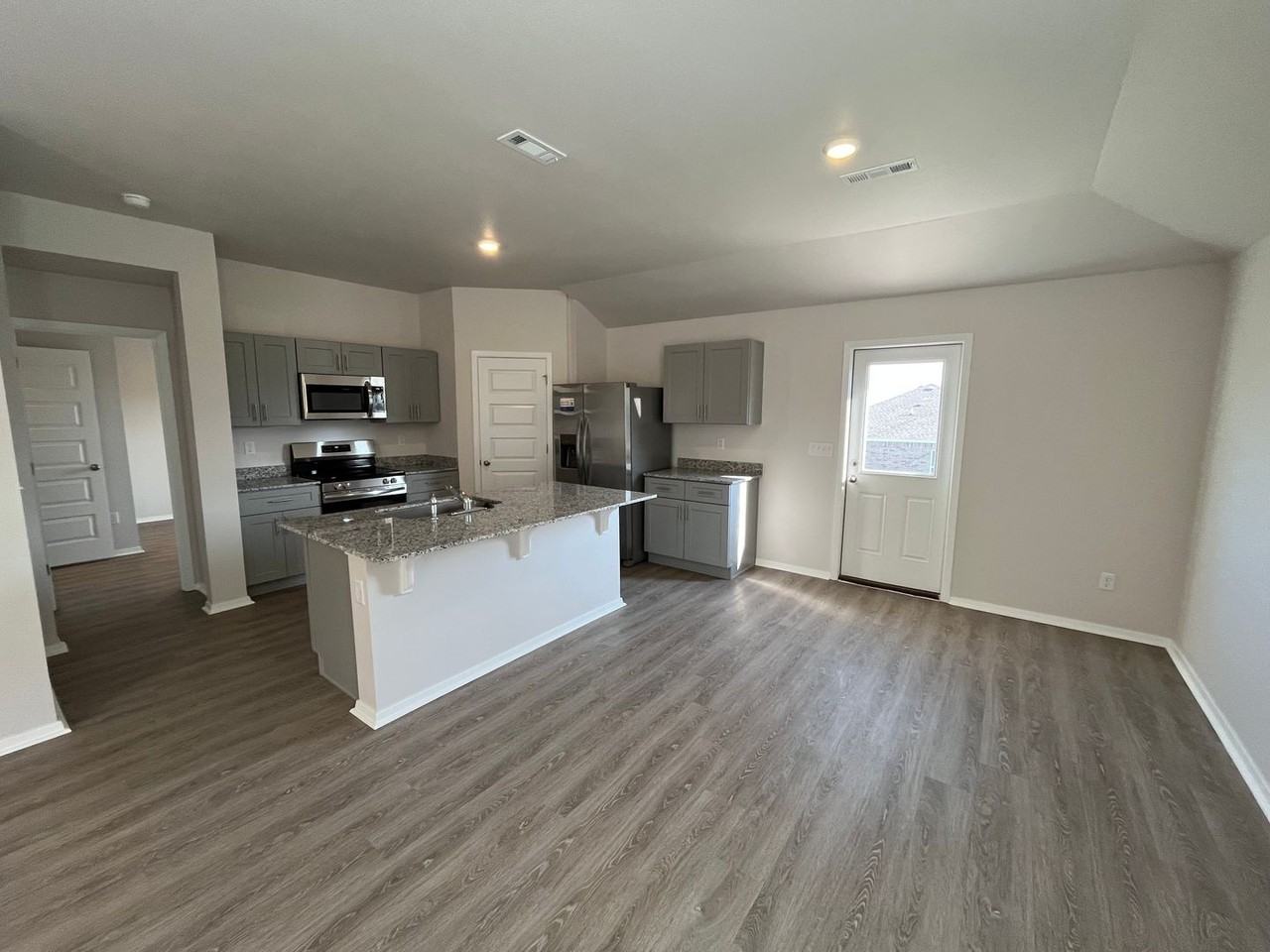 5381 Keystone Ave - Photo 6 of 21