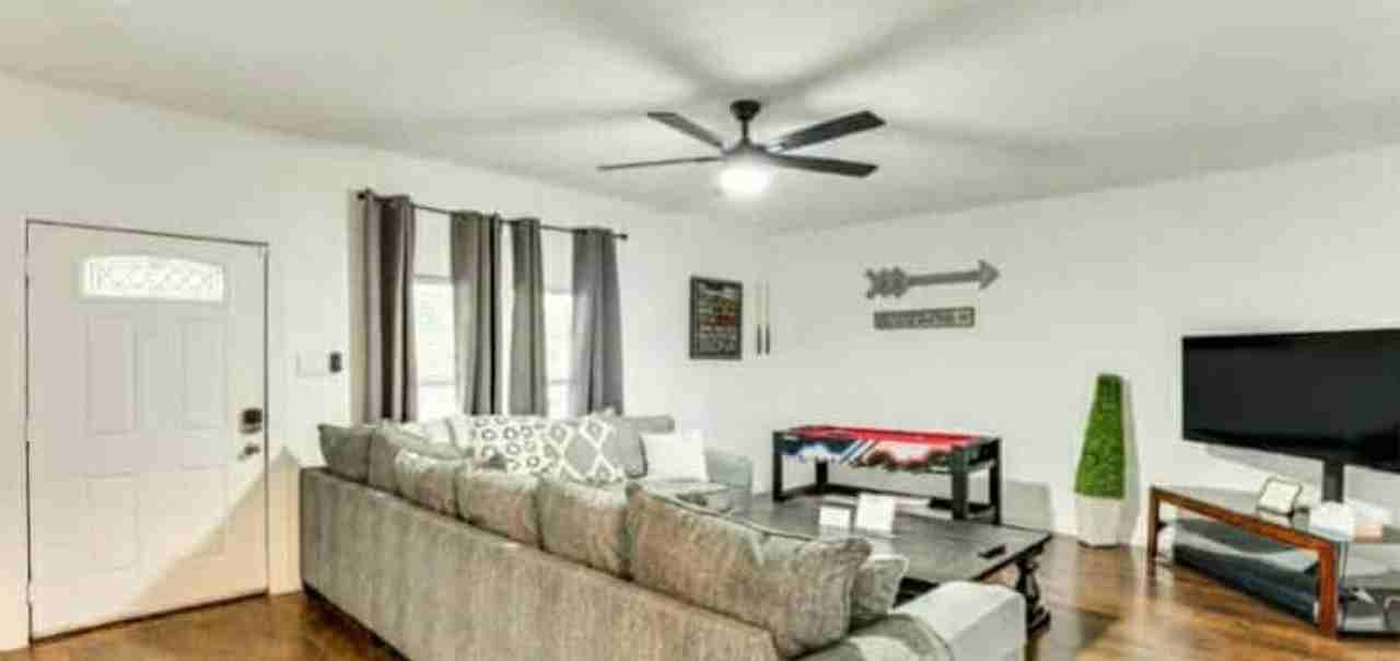 401 N Polk St - Photo 4 of 20