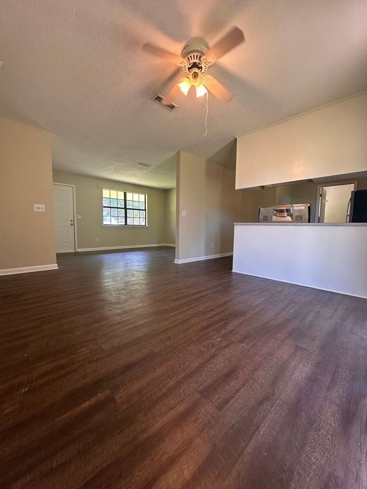 108 Hillside Ct - Photo 2 of 21
