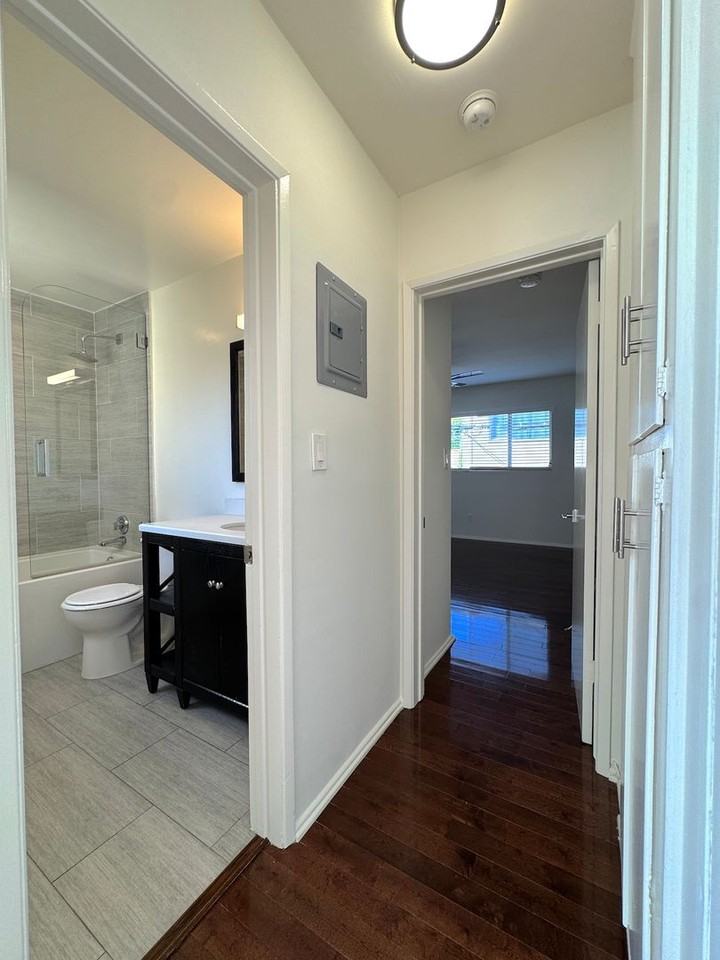 1159 N Curson Ave #11 - Photo 7 of 12