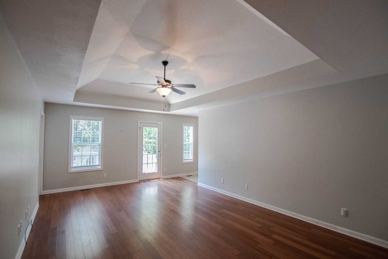 335 Chalet Cir - Photo 2 of 17