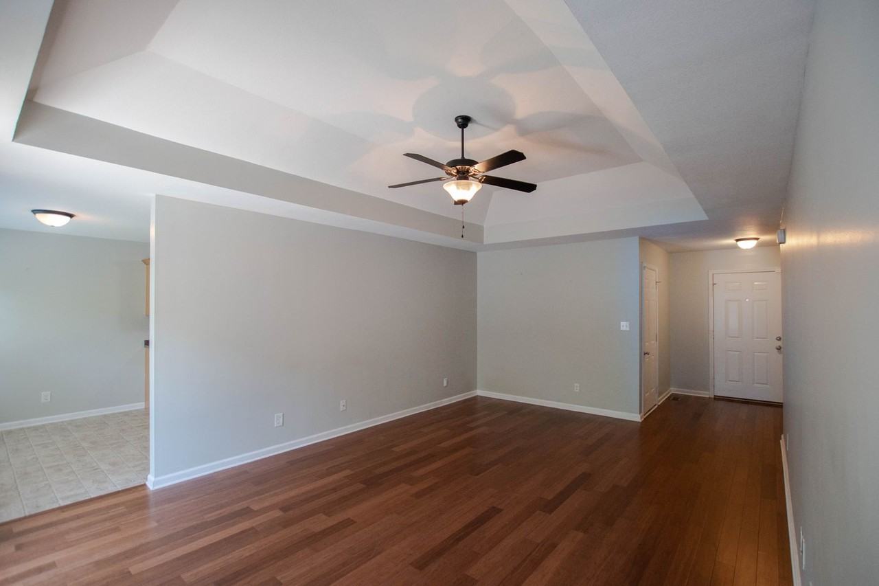 335 Chalet Cir - Photo 5 of 17