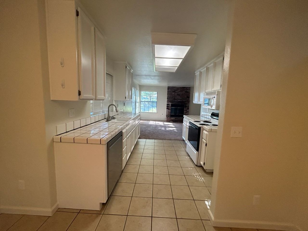 9428 Newington Way - Photo 3 of 22