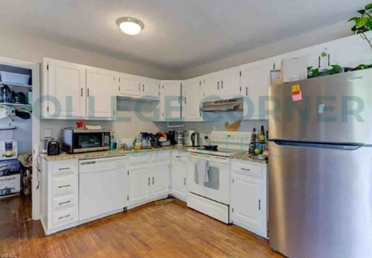 124 Harmon Ave - Photo 3 of 6