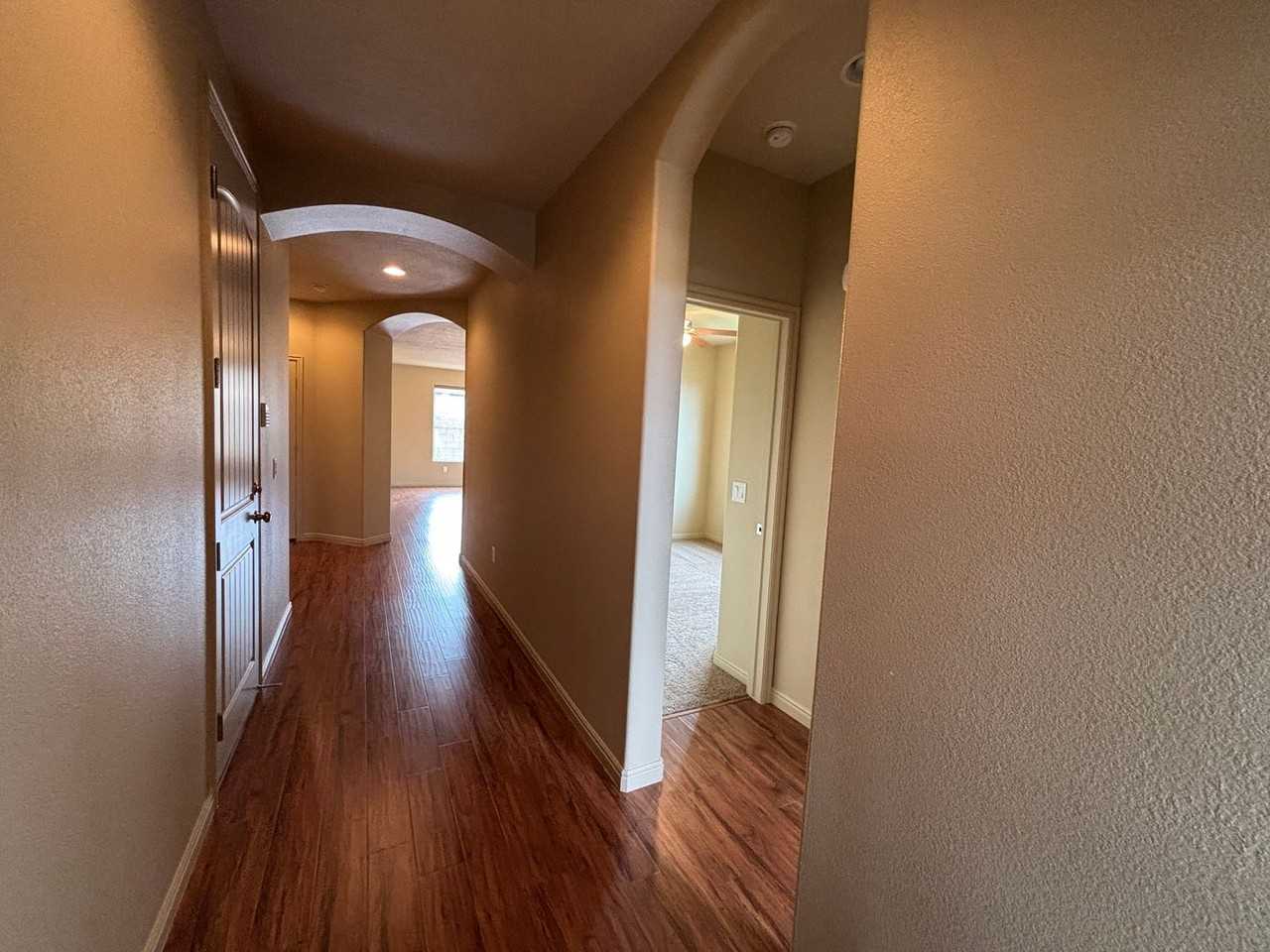 960 N Silver Lode Ave - Photo 2 of 38