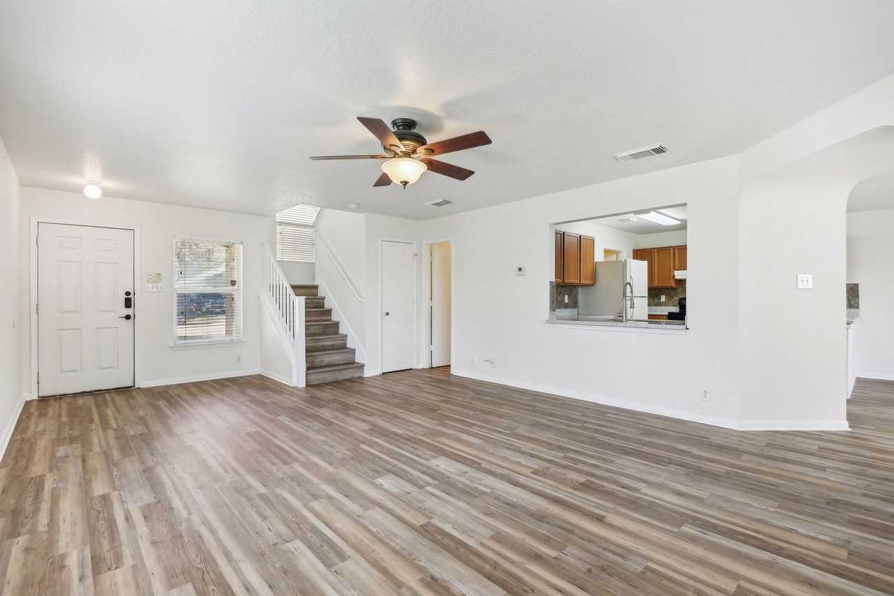 16216 Ike Ln - Photo 2 of 40