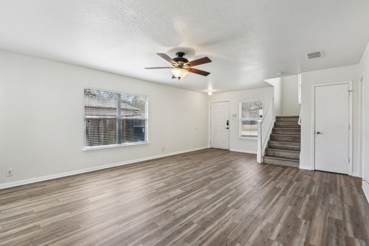 16216 Ike Ln - Photo 3 of 40