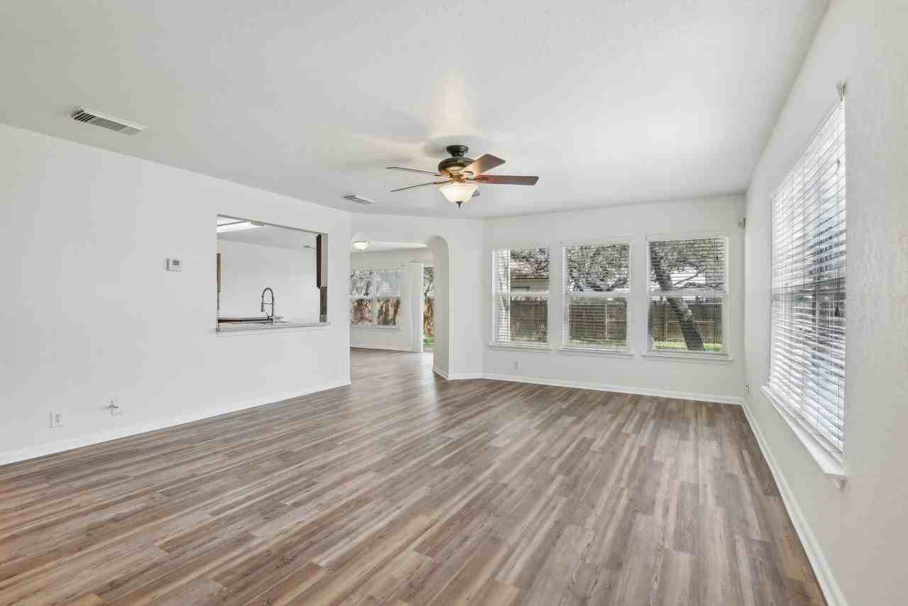 16216 Ike Ln - Photo 5 of 40