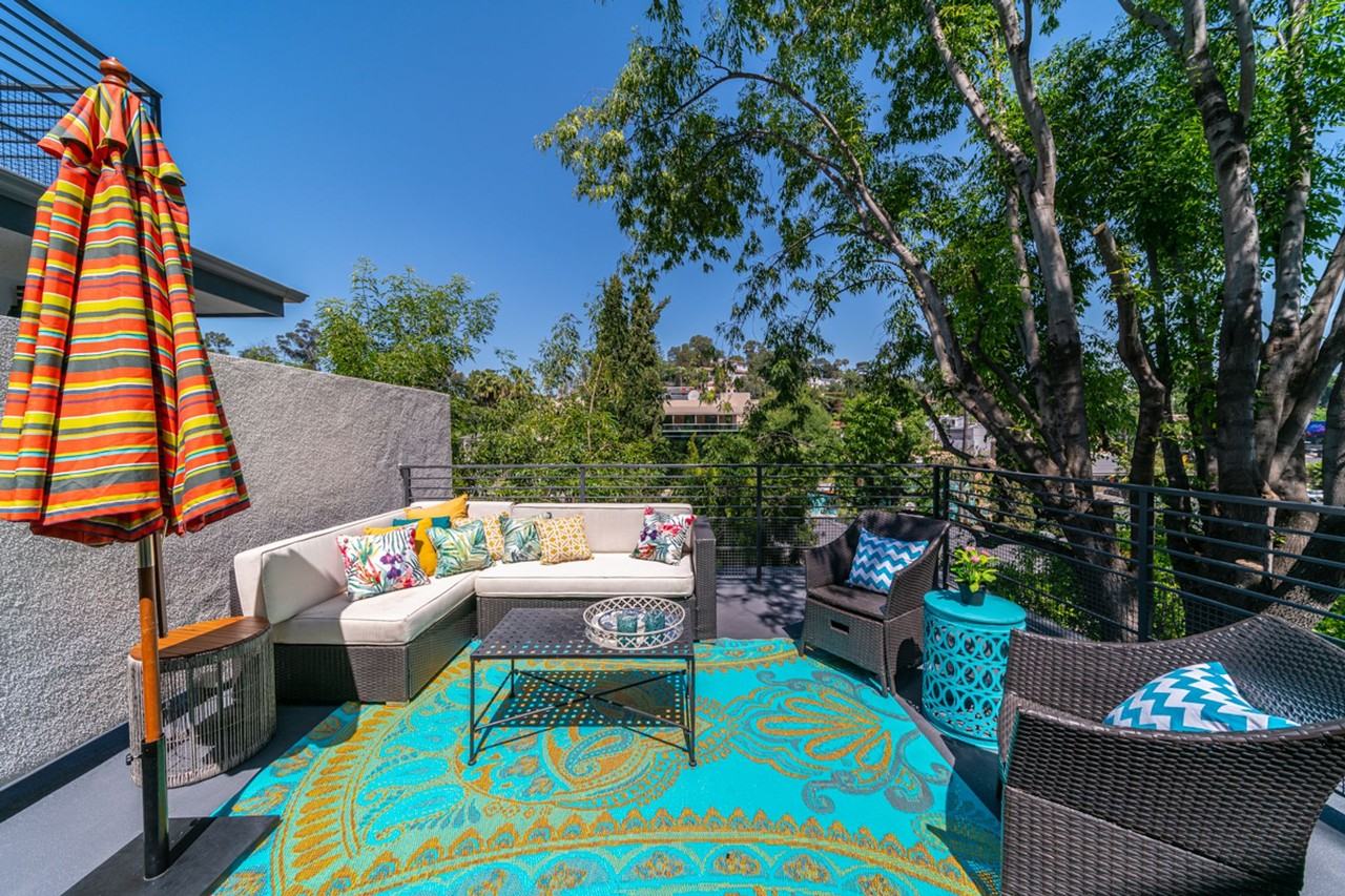 Hollywood Hills, tree lined street, perfect Mid - Photo 7 of 8