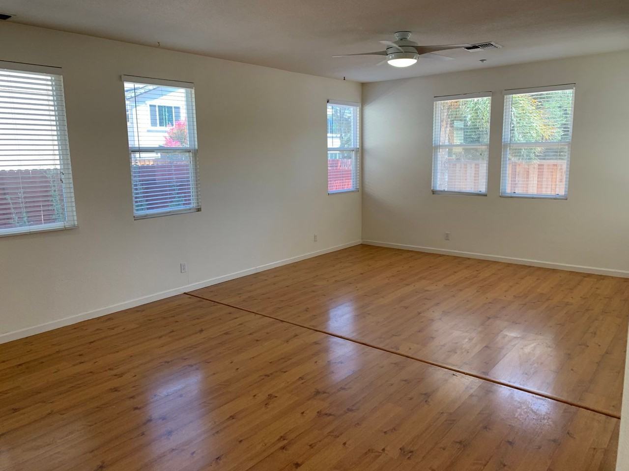 222 Whispering Oaks Ct - Photo 5 of 19