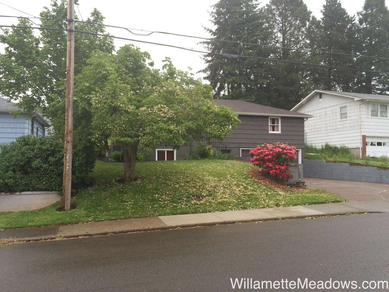 2530 Summer St Se - Photo 3 of 37