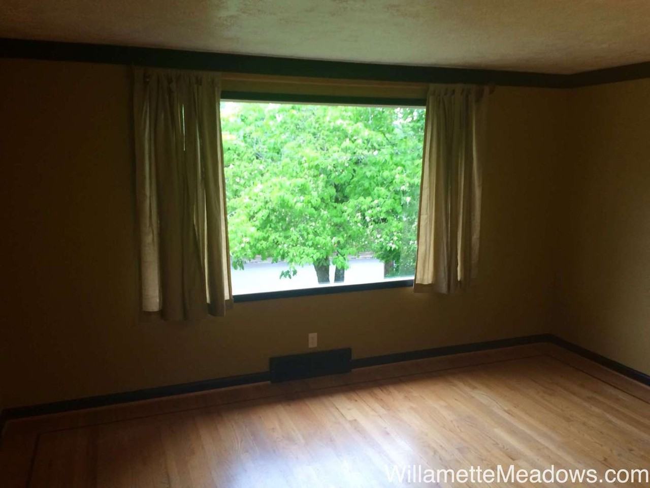 2530 Summer St Se - Photo 4 of 37