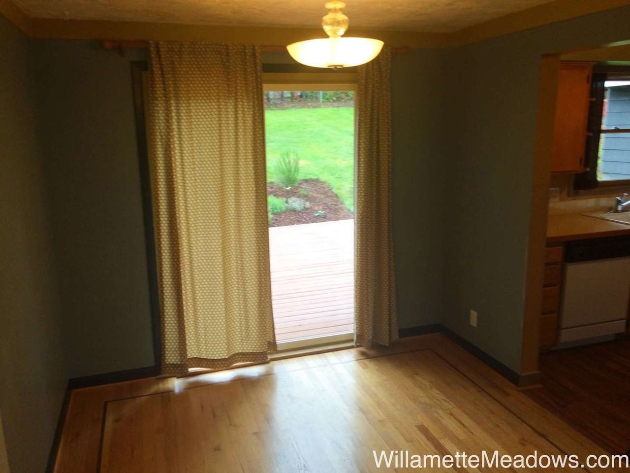 2530 Summer St Se - Photo 6 of 37